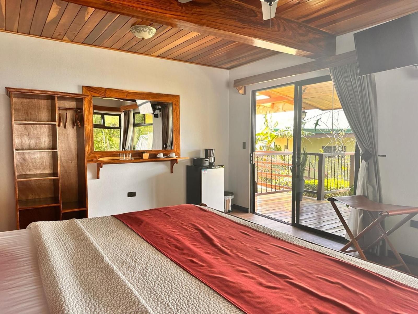 Hotel Tropico Monteverde ภายนอก รูปภาพ
